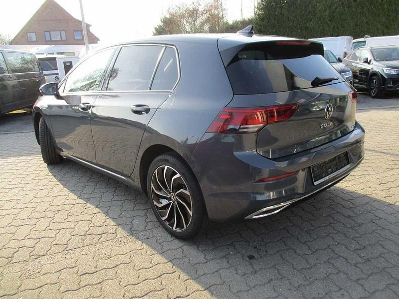 Gebraucht VW Golf VIII Move 110 PS (80 kW) 2023 Grau Limousine