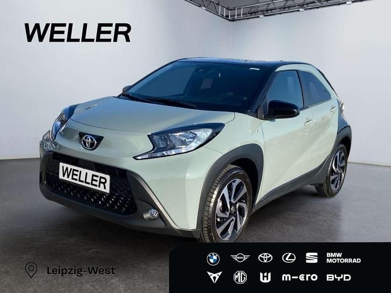 Urban khaki / black Gebraucht 2025 Toyota Aygo X Team SUV | 16.690 € (Fairer Preis) - Bild 1/3