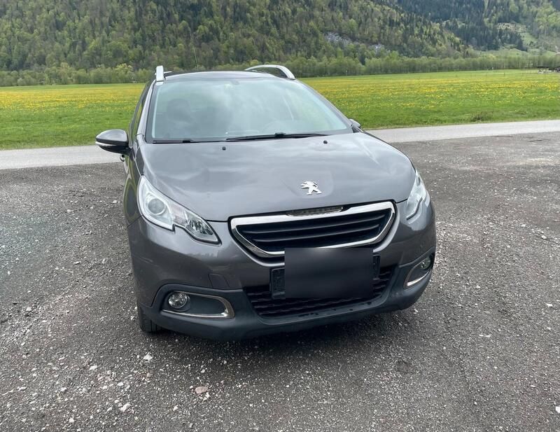 Grau Gebraucht 2016 Peugeot 2008 SUV | 4.200 € (Superpreis) - Bild 1/4