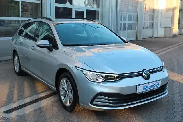 Gebraucht VW Golf VIII Life 110 PS (80 kW) 2023 Silber Limousine