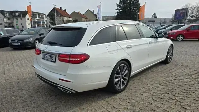 Gebraucht Mercedes E220 Avantgarde 194 PS (142 kW) 2018 Weiß Limousine