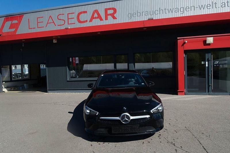 Schwarz Gebraucht 2020 Mercedes CLA200 Shooting Brake Kombi | 13.990 € (Fairer Preis) - Bild 1/4