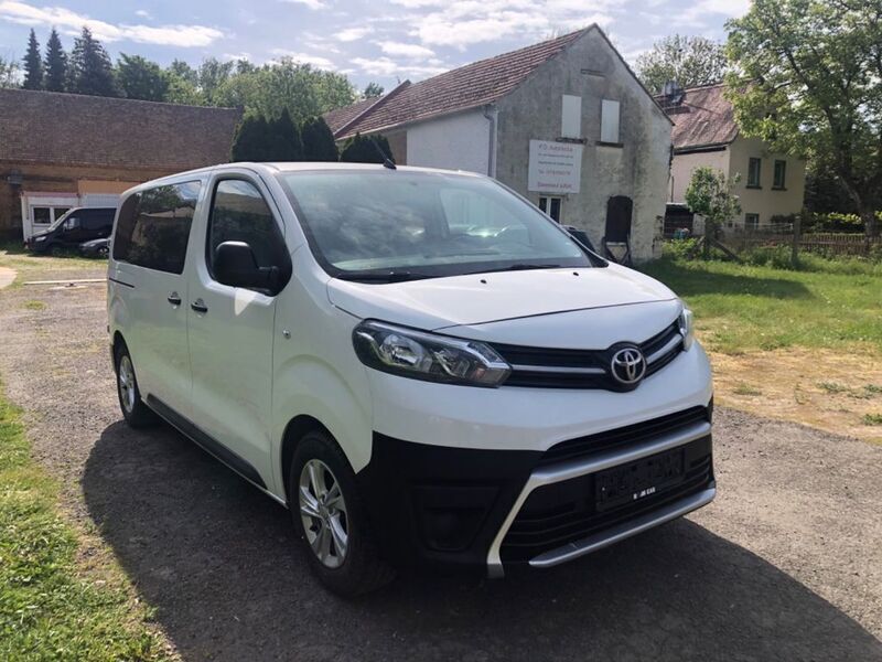 Weiß Gebraucht 2020 Toyota Proace Van / Kleinbus | 24.799 € - Bild 1/4