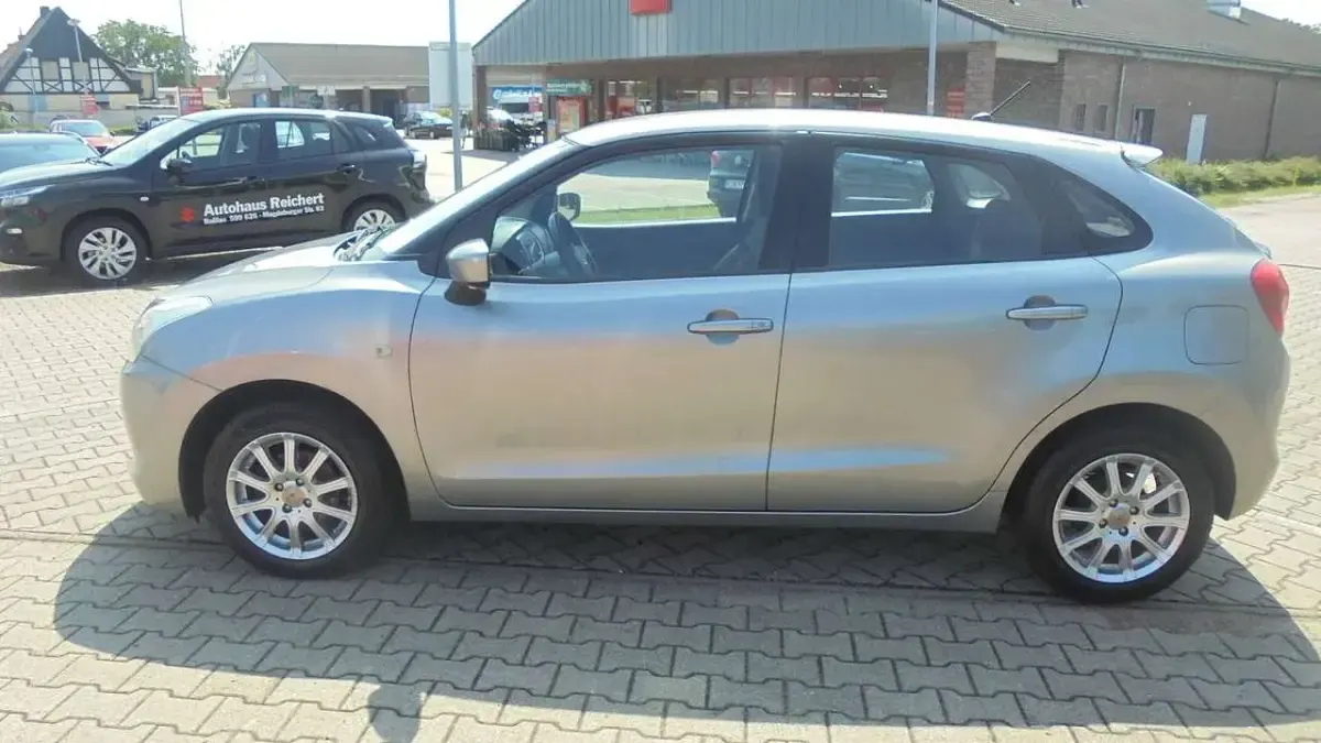 Gebraucht Suzuki Baleno Club 90 PS (66 kW) 2017 Grau Kleinwagen