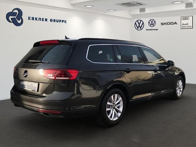 Gebraucht VW Passat Business 150 PS (110 kW) 2024 Mangangrau metallic Kombi
