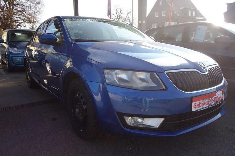 Gebraucht Skoda Octavia Ambition 179 PS (131 kW) 2016 Blau Kleinwagen