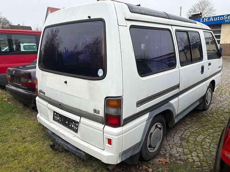 Gebraucht Mitsubishi L300 111 PS (81 kW) 1995 Weiß Van / Kleinbus