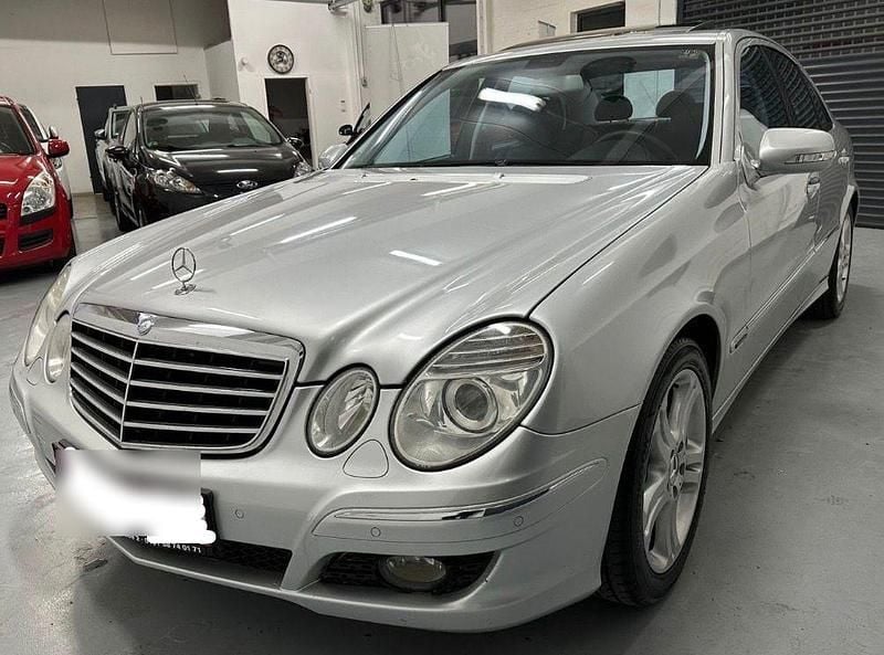 Silber Gebraucht 2006 Mercedes E280 Avantgarde Limousine | 6.700 € (Fairer Preis) - Bild 1/4