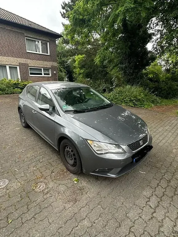 Gebraucht Seat Leon Reference 105 PS (77 kW) 2013 Silber Limousine