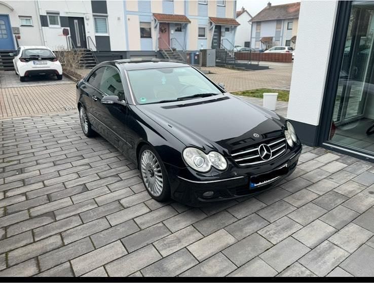 Schwarz Gebraucht 2006 Mercedes CLK320 Avantgarde Coupé | 11.700 € (Teuer) - Bild 1/4