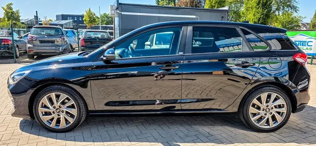 Gebraucht Hyundai i30 Passion Plus 140 PS (102 kW) 2018 Schwarz Limousine