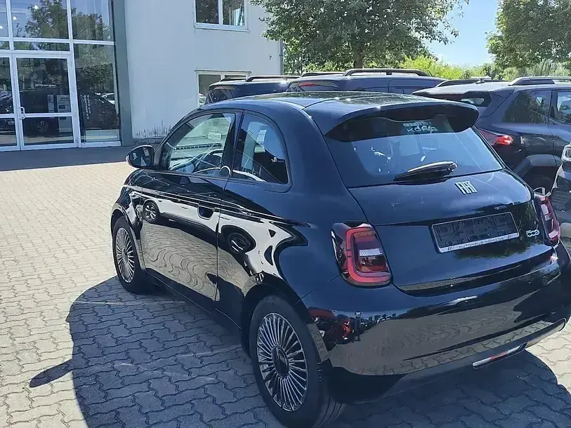 Second-hand Fiat 500e 86 kW (118 CP) 2023 Negru Berlinǎ
