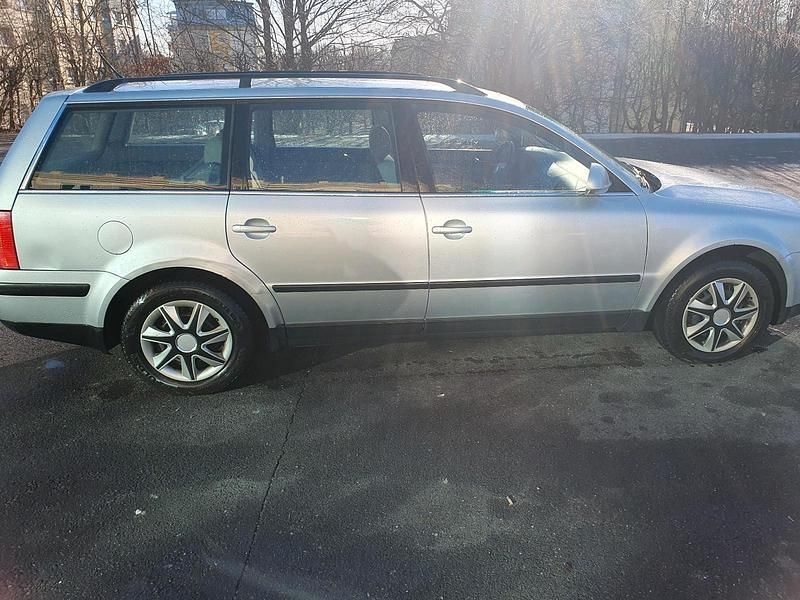 Gebraucht VW Passat 101 PS (74 kW) 2004 Silber Kombi