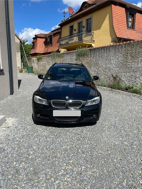 Schwarz Gebraucht 2011 BMW 325 M Sport Kombi | 16.800 € (Teuer) - Bild 1/4
