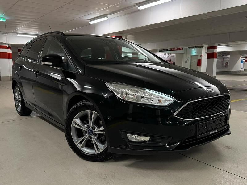 Usado Ford Focus Business Edition 95 CV (69 kW) 2015 Negro Familiar