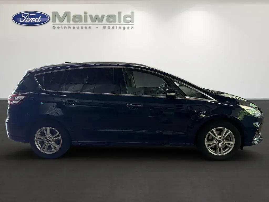 Gebraucht Ford S-MAX Titanium 190 PS (139 kW) 2023 Blazerblau Van / Kleinbus