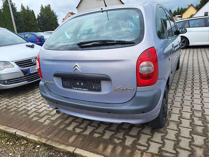 Gebraucht Citroën Xsara Picasso 95 PS (69 kW) 2002 Silber Van / Kleinbus