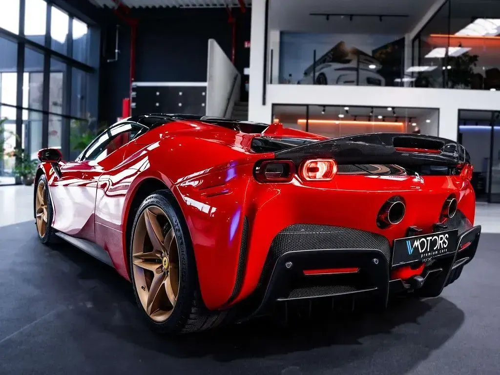 Second-hand Ferrari SF90 999 CP (734 kW) 2025 Roșu Cabrio