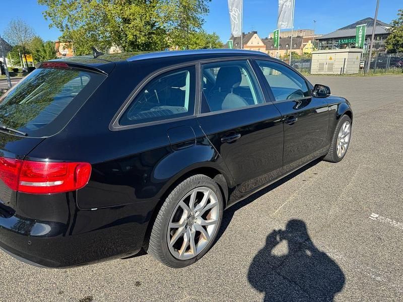 Gebraucht Audi A4 150 PS (110 kW) 2014 Schwarz Kombi