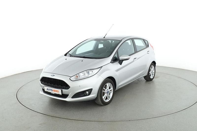 Grau Gebraucht 2016 Ford Fiesta Celebration Kleinwagen | 7.740 € (Fairer Preis) - Bild 1/3