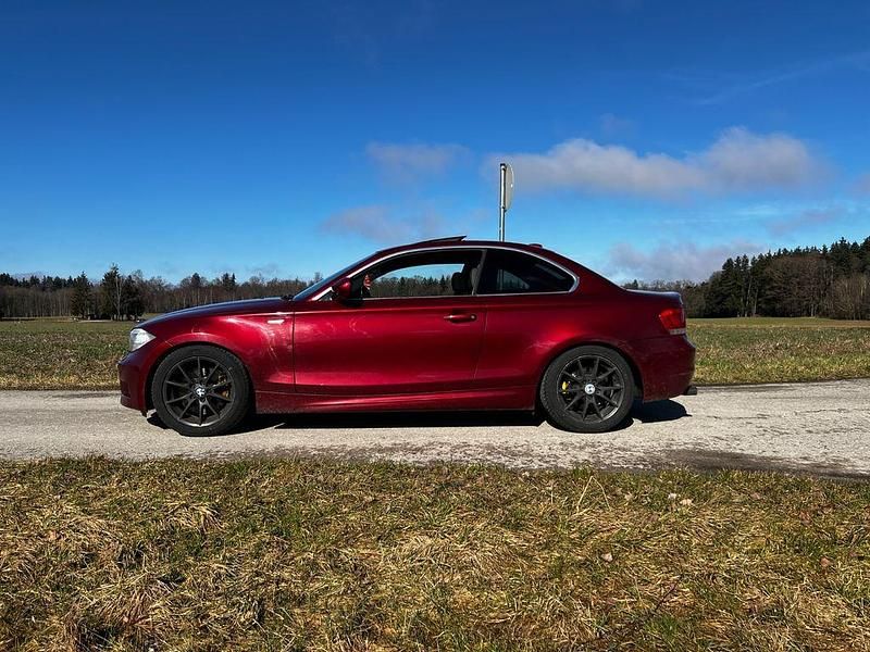 Gebraucht BMW 123 Sport Line 204 PS (150 kW) 2012 Rot Kleinwagen