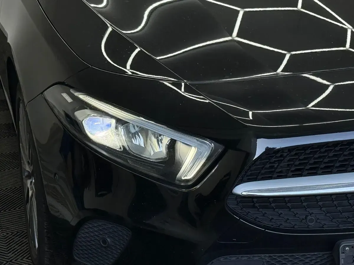 Gebraucht Mercedes A180 Progressive 116 PS (85 kW) 2019 Schwarz Limousine