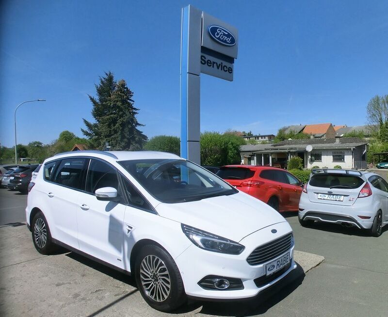 Weiß Gebraucht 2018 Ford S-MAX Titanium Van / Kleinbus | 20.990 € (Etwas zu teuer) - Bild 1/4