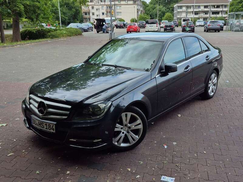 Schwarz Gebraucht 2013 Mercedes C200 Edition Limousine | 8.499 € (Guter Preis) - Bild 1/4