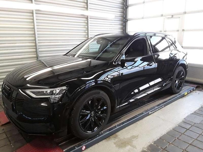 Gebraucht Audi e-tron Advanced 300 kW (408 PS) 2022 Brillantschwarz SUV