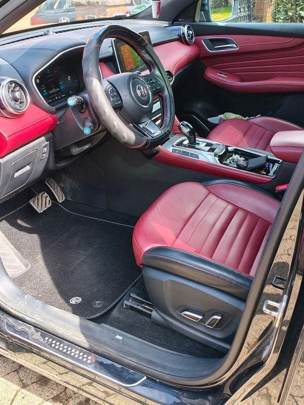 Second-hand MG EHS Luxury 258 CP (189 kW) 2021 Negru SUV