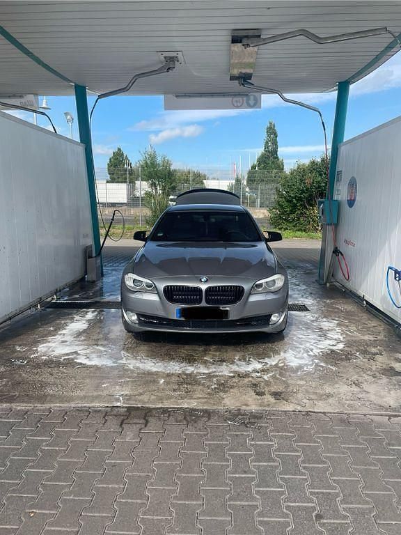 Grau Gebraucht 2011 BMW 535 Limousine | 14.200 € (Guter Preis) - Bild 1/4