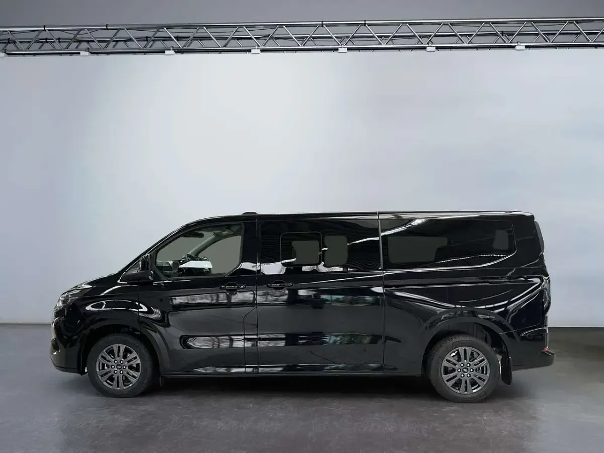 Neu Ford Tourneo Custom Titanium 170 PS (125 kW) 2026 Schwarz Van