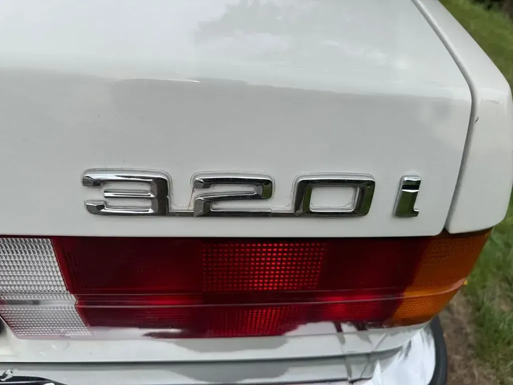 Gebraucht BMW 320 Sport Line 133 PS (97 kW) 1986 Weiß Cabrio