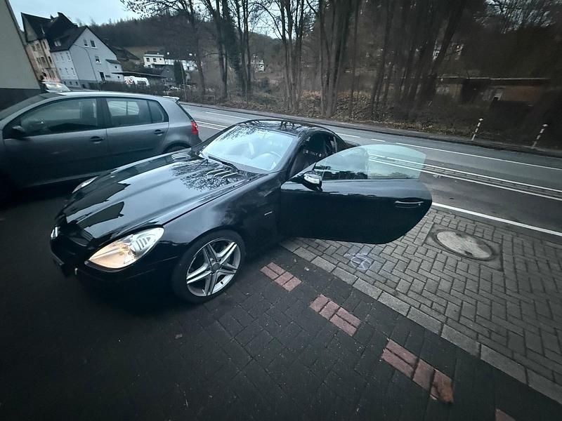 Schwarz Gebraucht 2006 Mercedes SLK350 Cabrio | 17.500 € - Bild 1/4