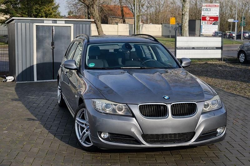 Gebraucht BMW 320 177 PS (130 kW) 2009 Grau Kombi