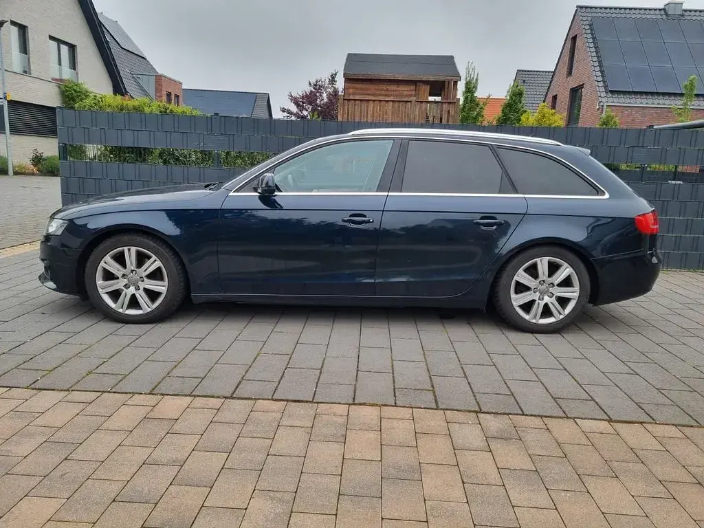 Używany Audi A4 Ambition 143 KM (105 kW) 2009 Niebieski Kombi