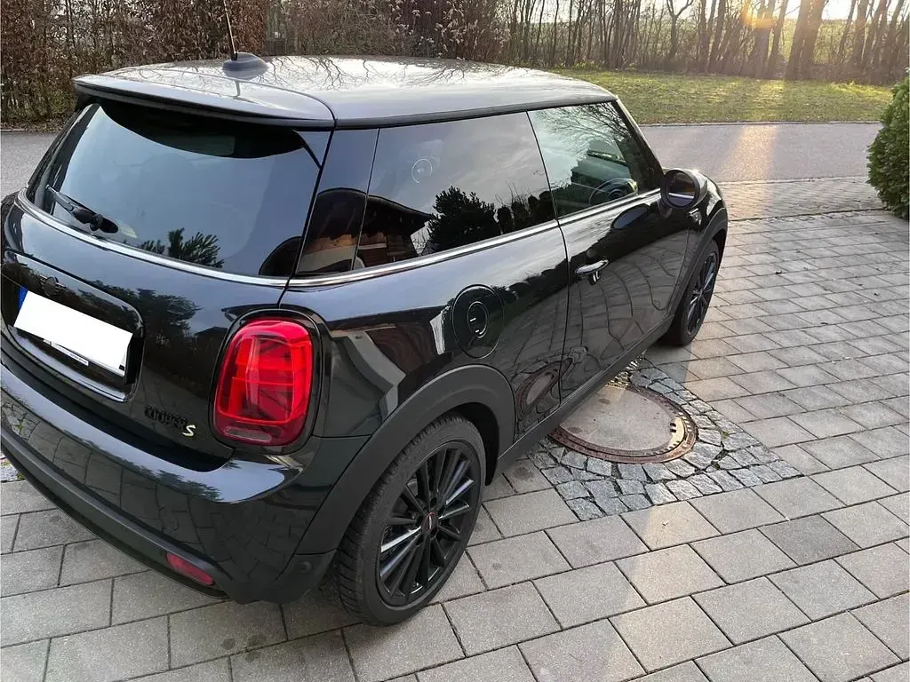 Gebraucht Mini Cooper SE 135 kW (184 PS) 2023 Schwarz Kleinwagen