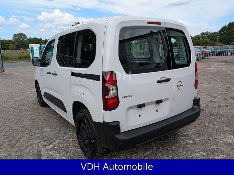Gebraucht Opel Combo Basis 102 PS (75 kW) 2024 Weiß Van / Kleinbus