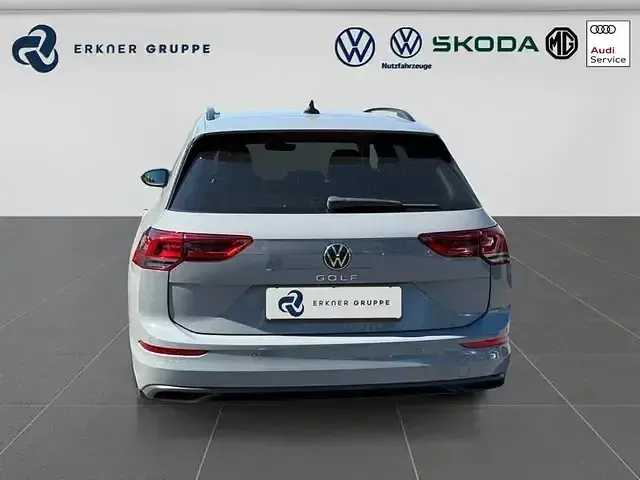 Gebraucht VW Golf VIII Life 110 PS (80 kW) 2023 Mondsteingrau Kombi