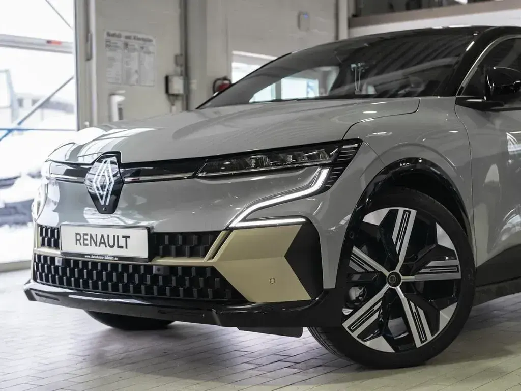 Occasion Renault Megane E-Tech Iconic 160 kW (218 ch) 2024 Gris Berline