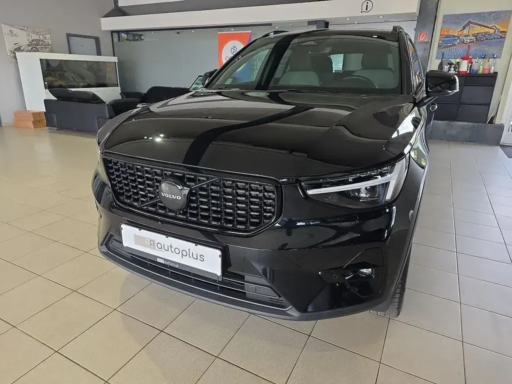 Używany Volvo XC40 Plus 163 KM (119 kW) 2025 Czarny SUV