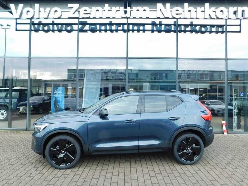 Neu Volvo XC40 Plus 197 PS (144 kW) 2025 Denimblue metallic SUV