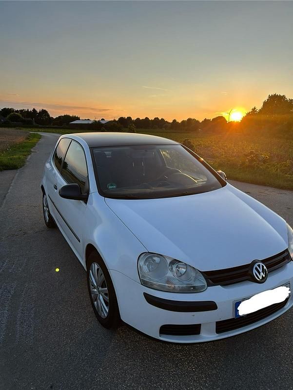 Weiß Gebraucht 2004 VW Golf V Kleinwagen | 4.500 € - Bild 1/4