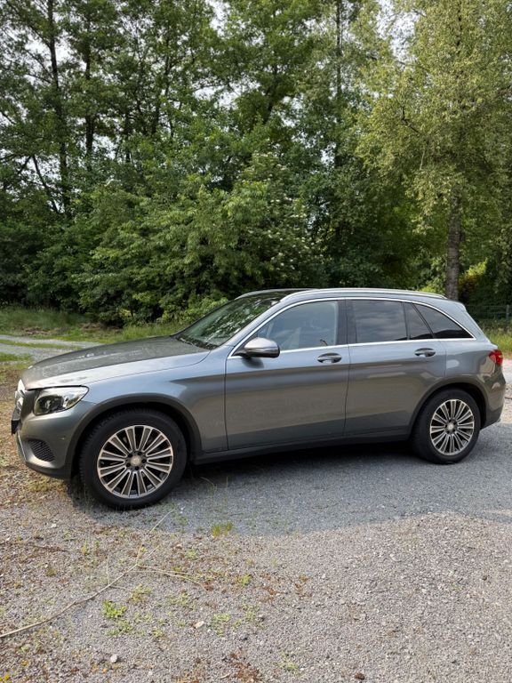 Grau Gebraucht 2015 Mercedes GLC220 Exclusive SUV | 22.950 € (Guter Preis) - Bild 1/4