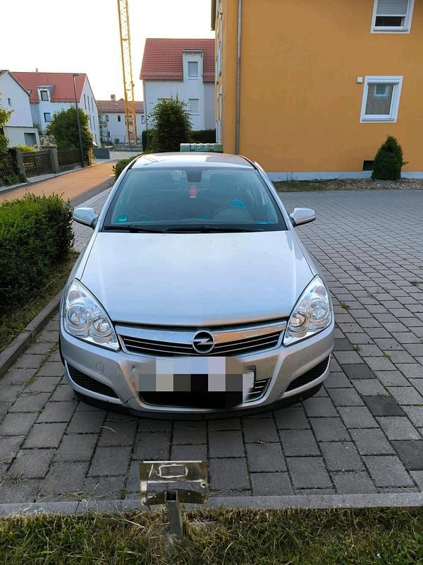 Gebraucht Opel Astra 116 PS (85 kW) 2008 Silber Limousine