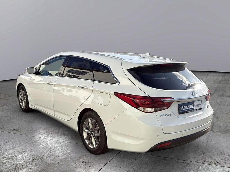 Gebraucht Hyundai i40 Space 135 PS (99 kW) 2018 Weiß Kombi