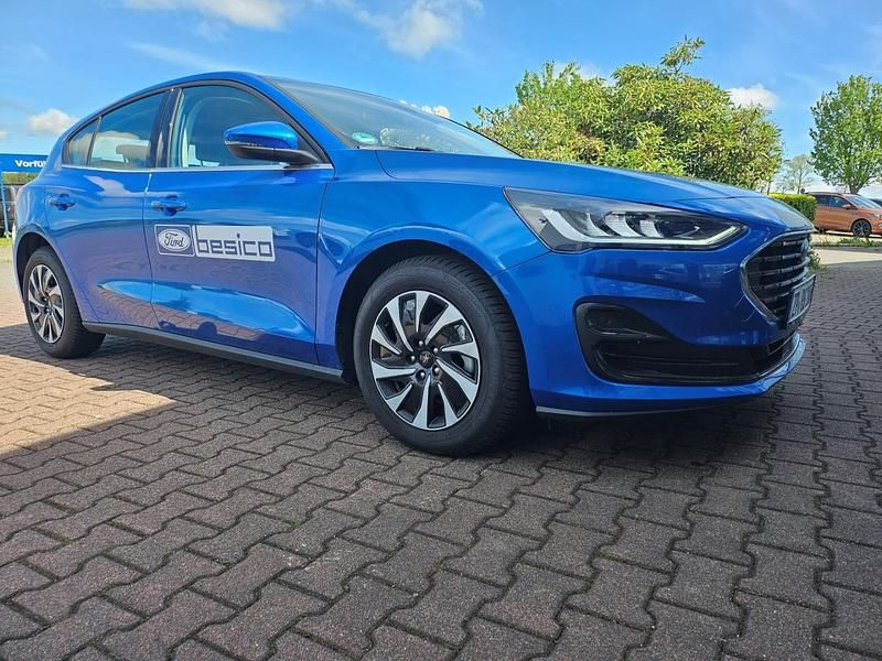 Gebraucht Ford Focus Titanium 125 PS (91 kW) 2025 Desert island blue metallic (blau) Limousine