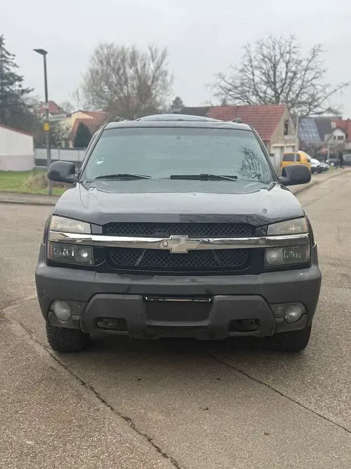 Używany Chevrolet Avalanche 286 KM (210 kW) 2003 Czarny Pickup