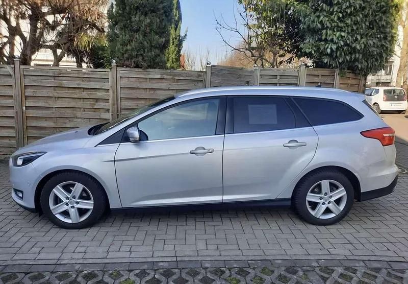 Gebraucht Ford Focus Titanium 125 PS (91 kW) 2015 Silber Kombi
