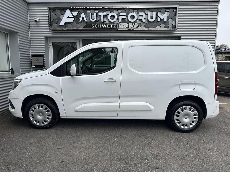 Gebraucht Opel Combo Edition 131 PS (96 kW) 2018 Weiß Van / Kleinbus